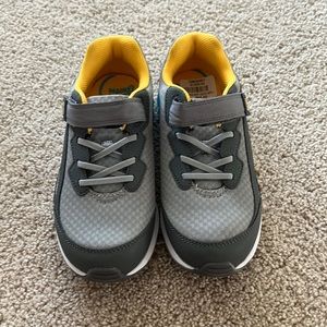 NWT Stride rite, light up boys size 3 tennis shoes